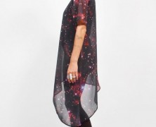 O que devo vestir? Gostaria de um vestido “Galaxy” para impressionar na discoteca